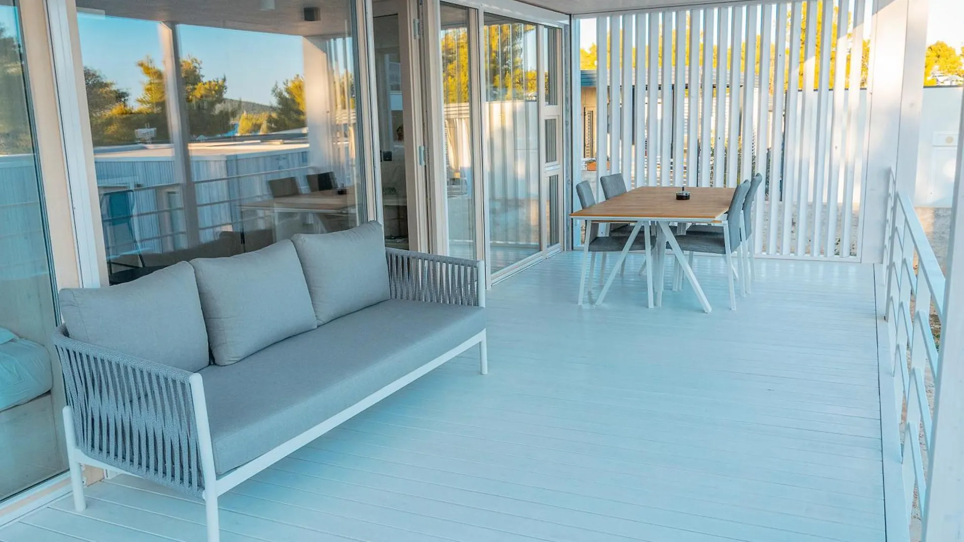 Villa Gioia Beach Front Drage