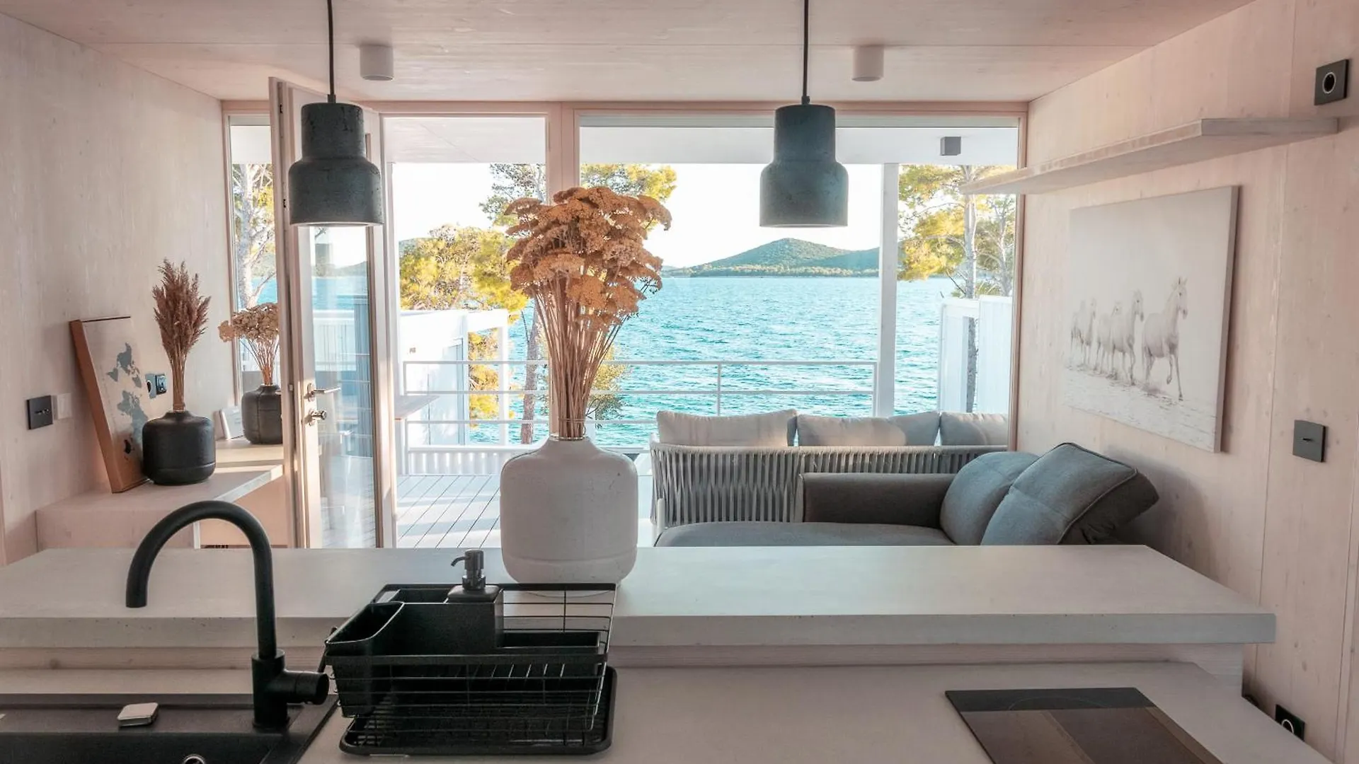 Villa Gioia Beach Front Drage