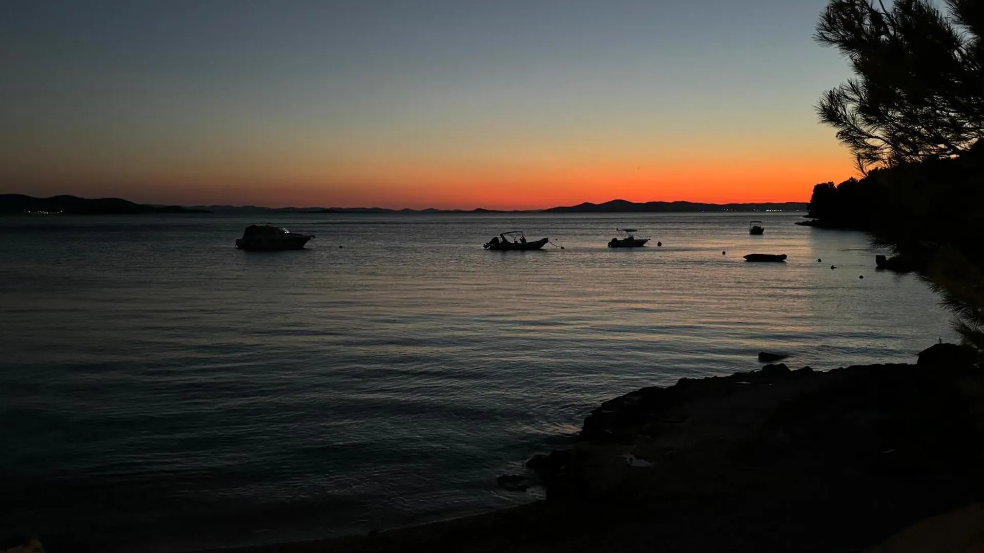 Villa Gioia Beach Front Drage