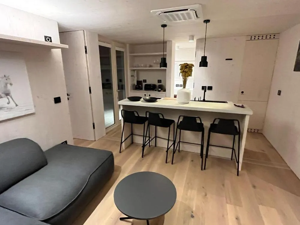 Villa Gioia Beach Front Drage