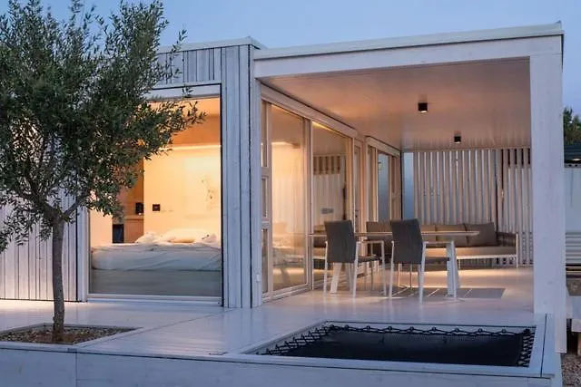Villa Gioia Beach Front Drage