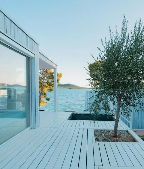 Villa Gioia Beach Front Drage